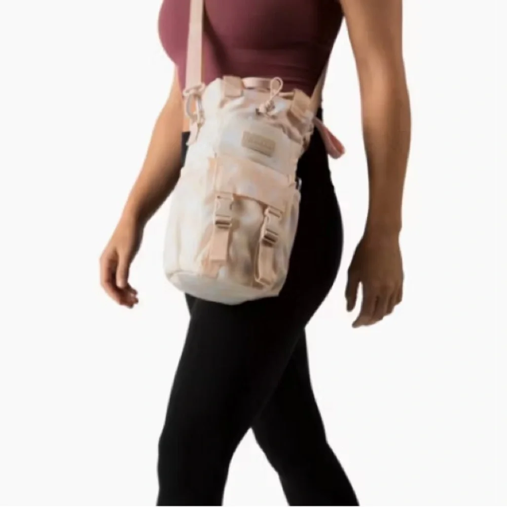Blogilates Water Bottle Sling - Peach: Drinkware Accessory